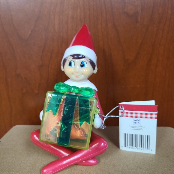 2015 Elf On The Shelf Candy Holder Elf with Lucite Gift Box Christmas Ornament - Picture 1 of 6